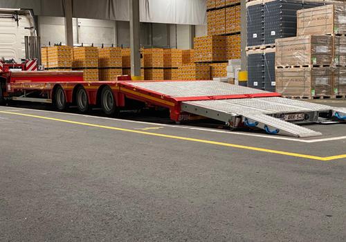 New trailers with hydraulic loading ramps